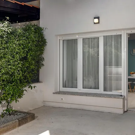Desamani 975 Apartment *