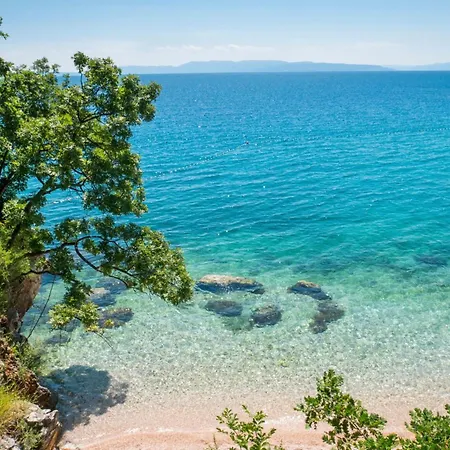 Desamani 975 アパート コストレナ