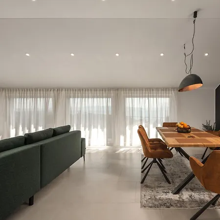 Apartment Desamani 975 *