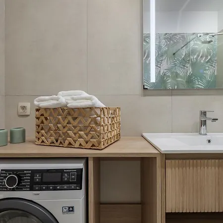 Desamani 975 Apartment