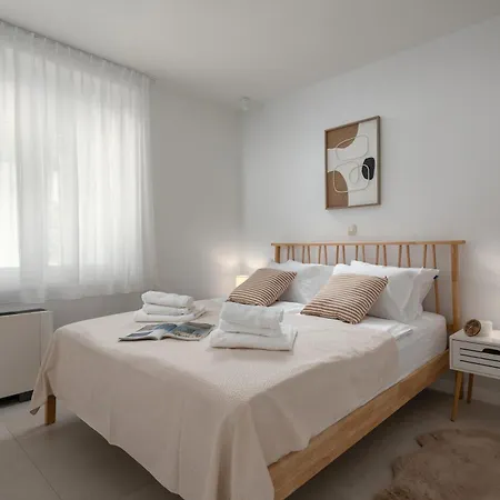 Desamani 975 شقة كوسترينا