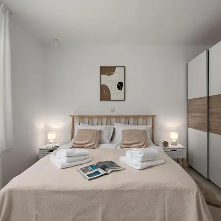 Apartment Desamani 975