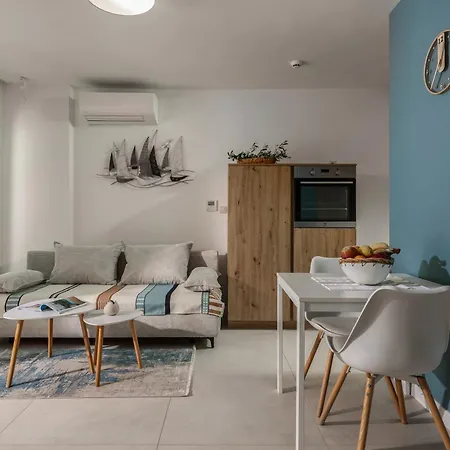 Desamani 975 Apartment