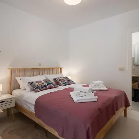 Desamani 975 Apartman *